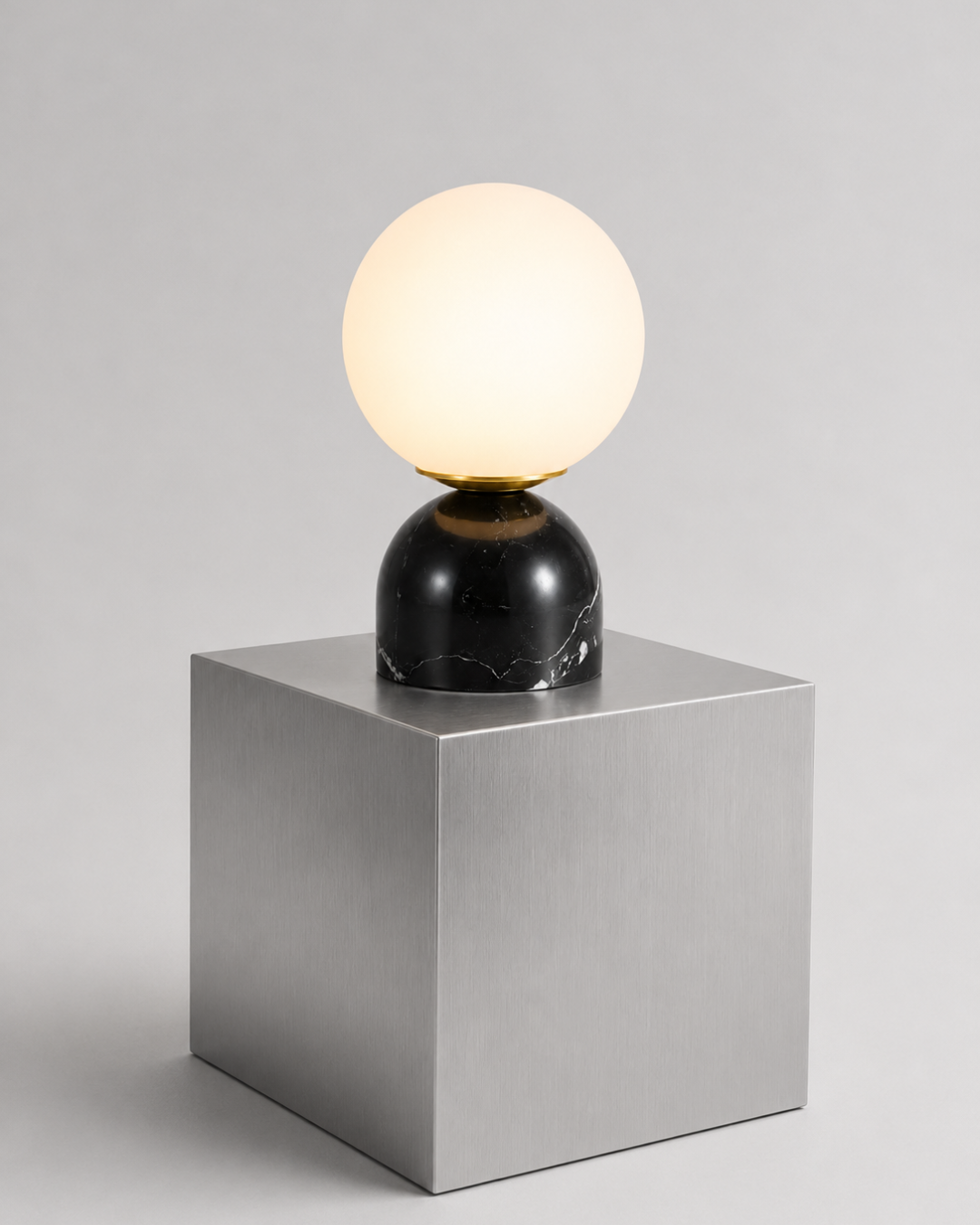 Lampe de table marbre et verre : Sphère minimaliste