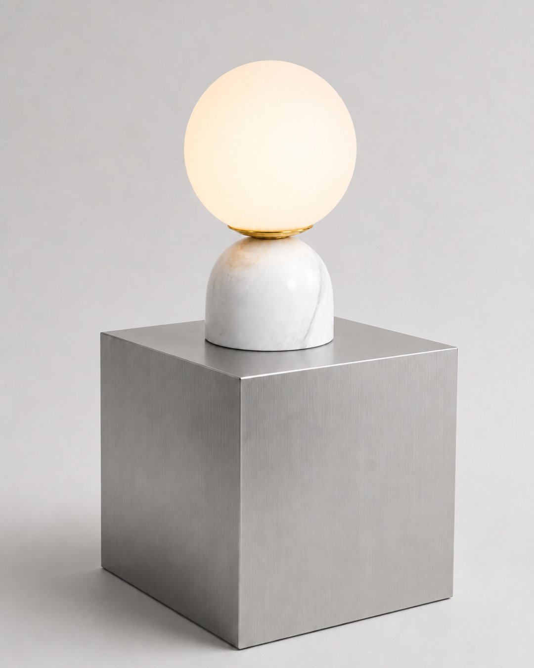 Lampe de table marbre et verre : Sphère minimaliste