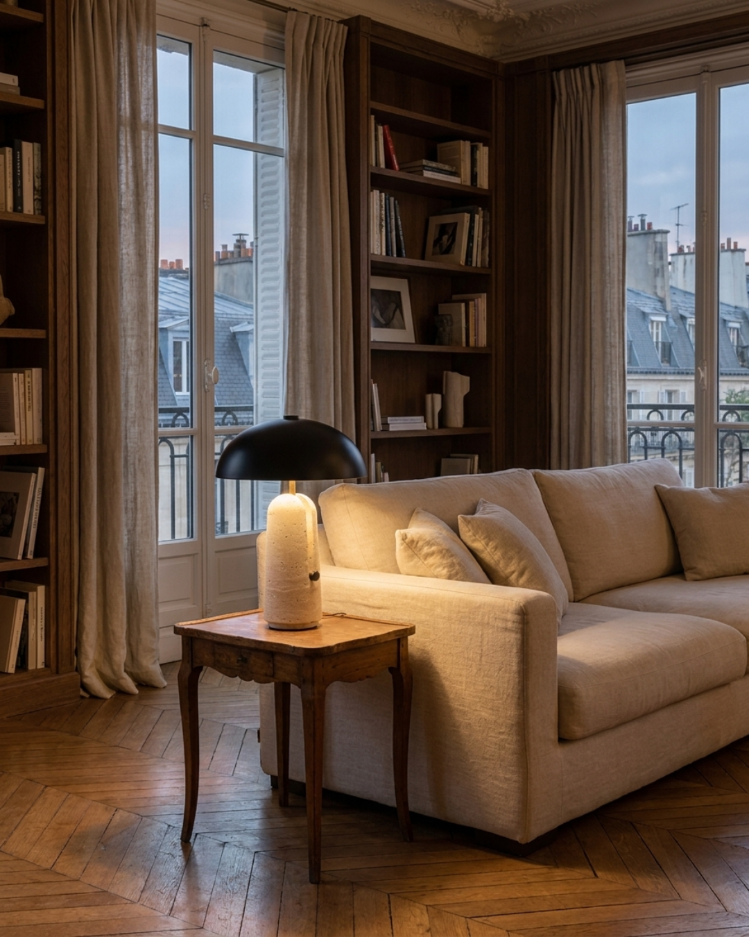 Lampe à poser : travertin et abat-jour hémisphérique noir