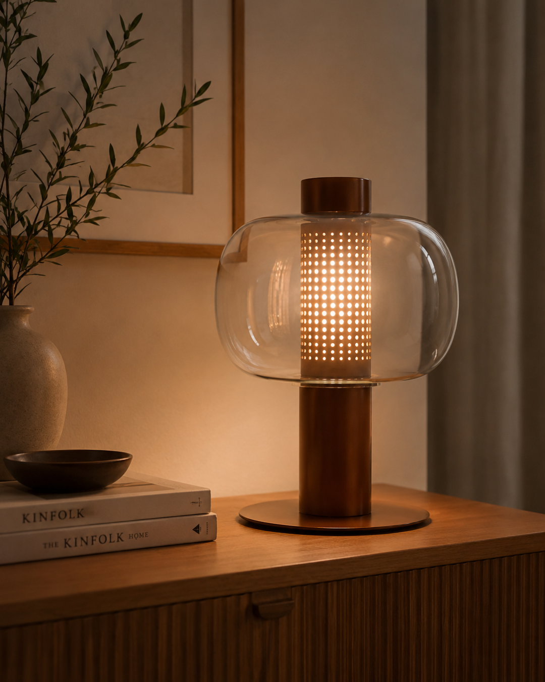 Lampe à poser verre globulaire : corps métal et abat-jour teinté