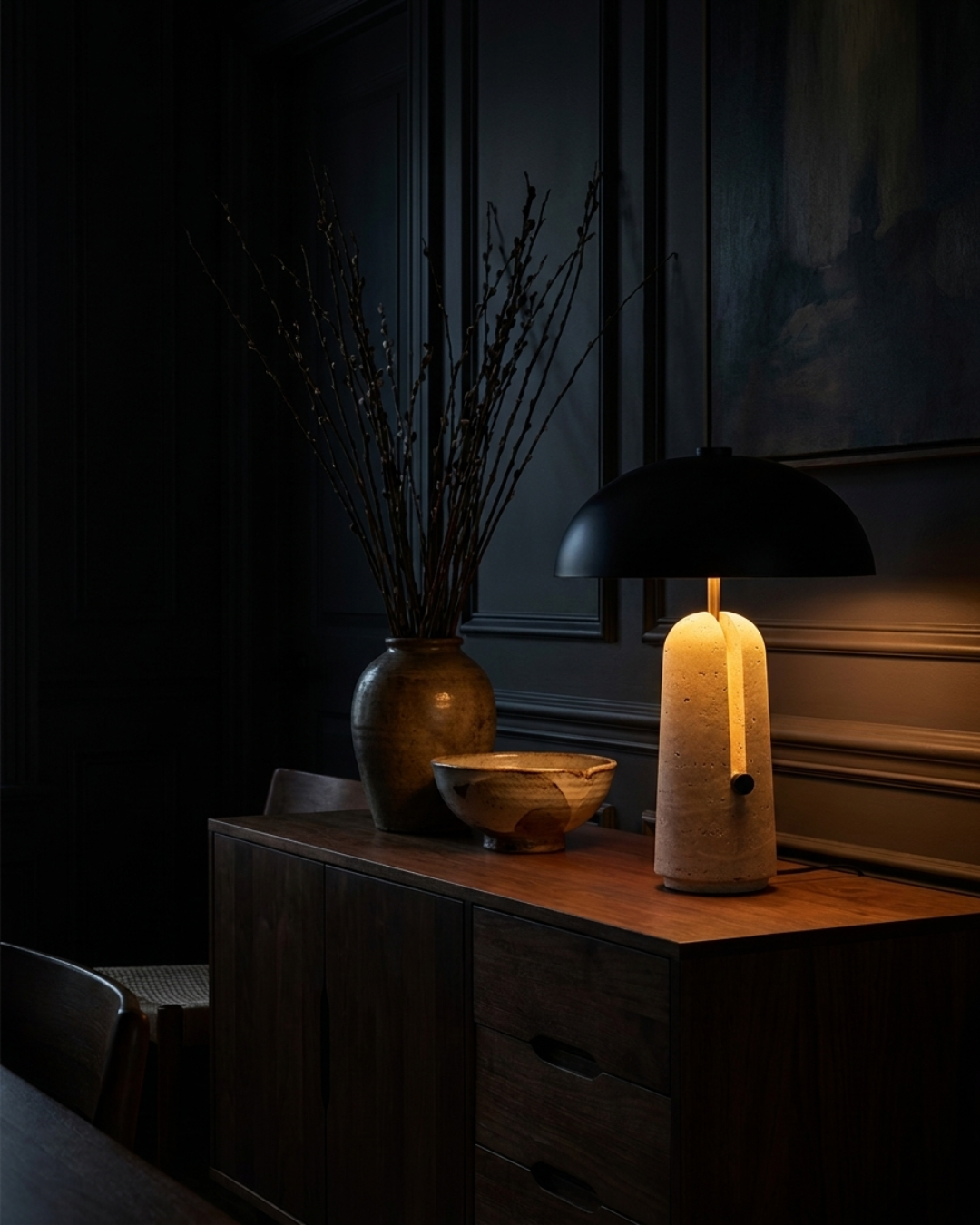 Lampe à poser : travertin et abat-jour hémisphérique noir