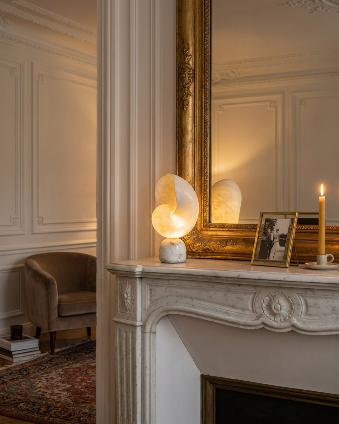 Lampe à poser coquille : marbre et fibre de verre translucide