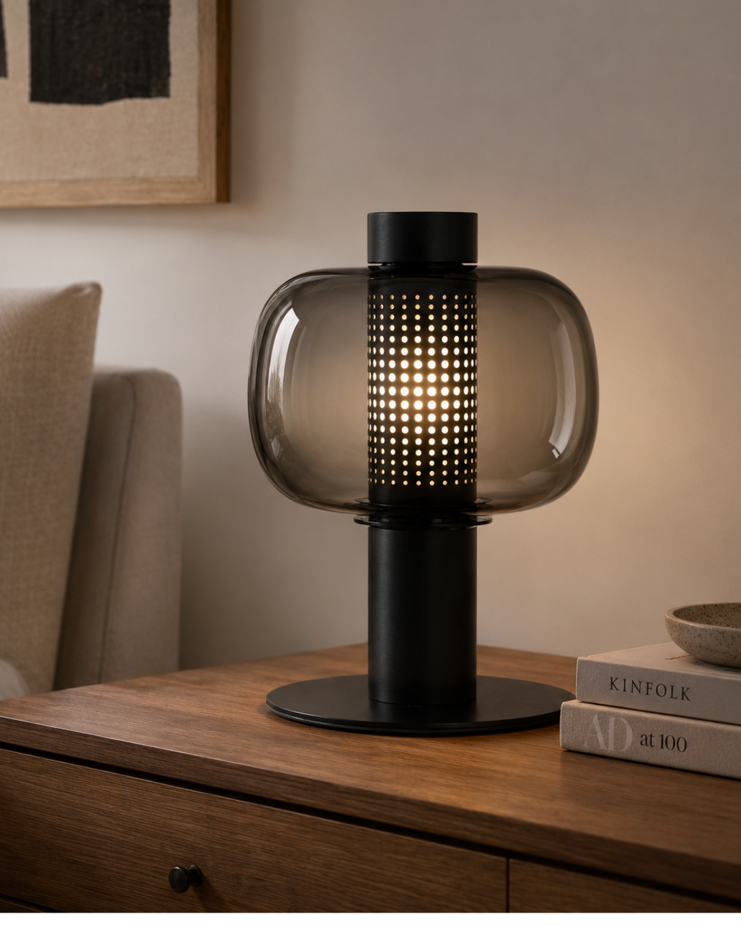 Lampe à poser verre globulaire : corps métal et abat-jour teinté
